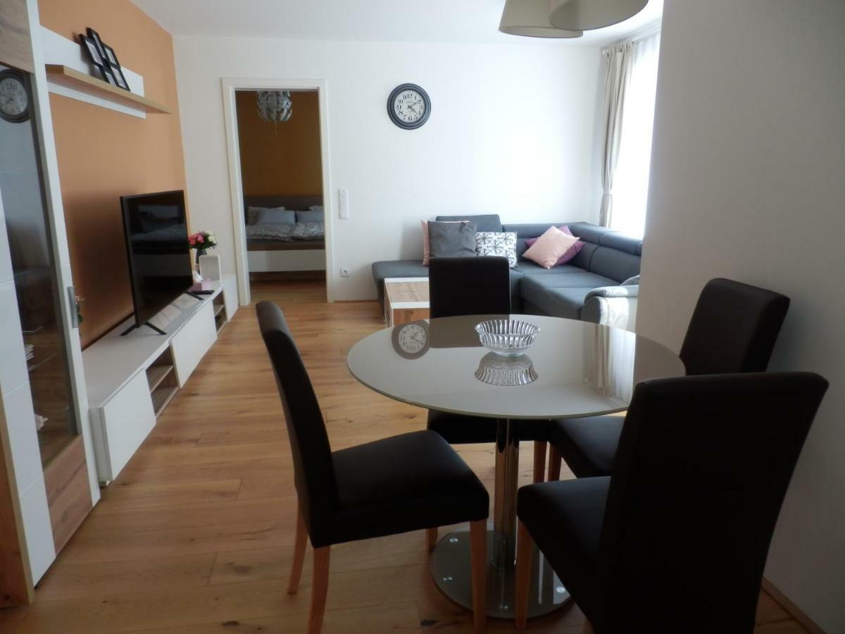 Апартаменты Spacious, Modern 1-Bdrm Apt Near Vic & Austria Ctr Вена Экстерьер фото