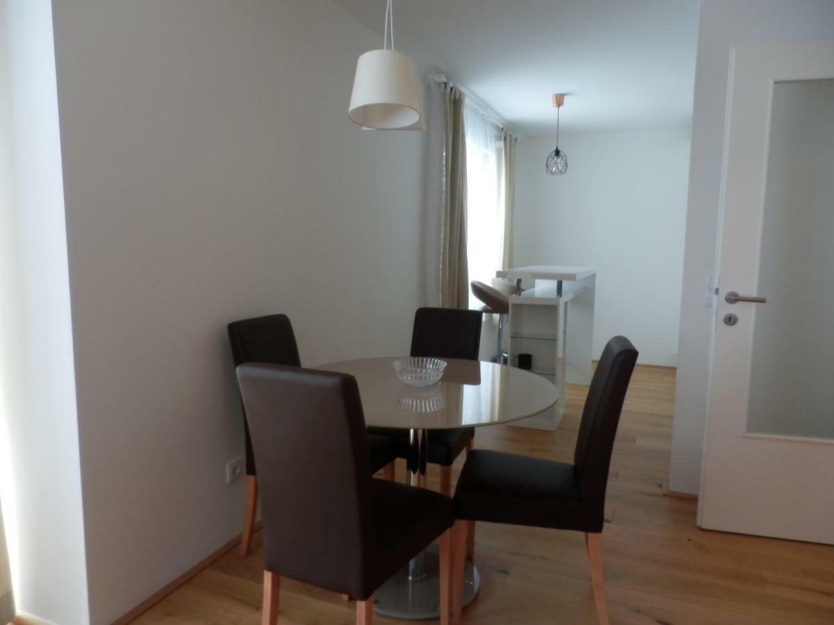 Апартаменты Spacious, Modern 1-Bdrm Apt Near Vic & Austria Ctr Вена Экстерьер фото
