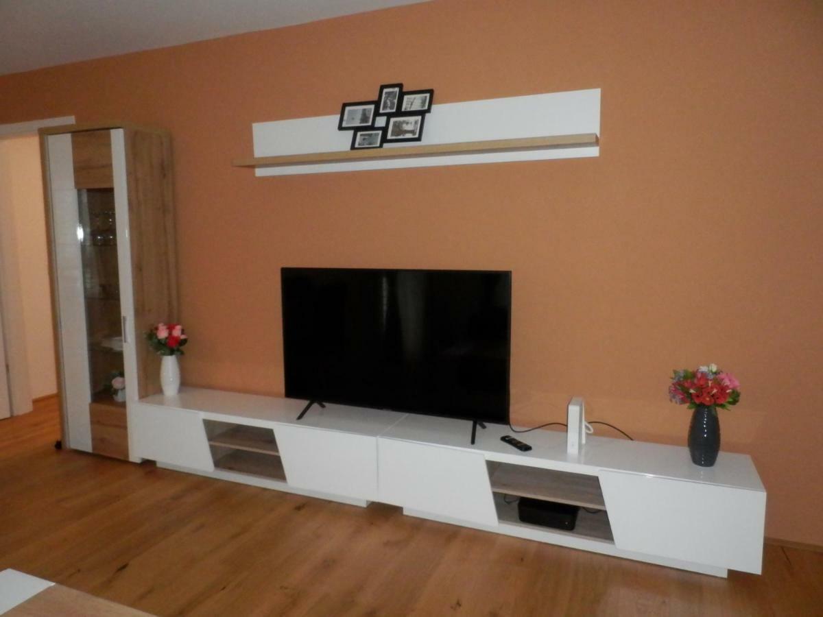 Апартаменты Spacious, Modern 1-Bdrm Apt Near Vic & Austria Ctr Вена Экстерьер фото