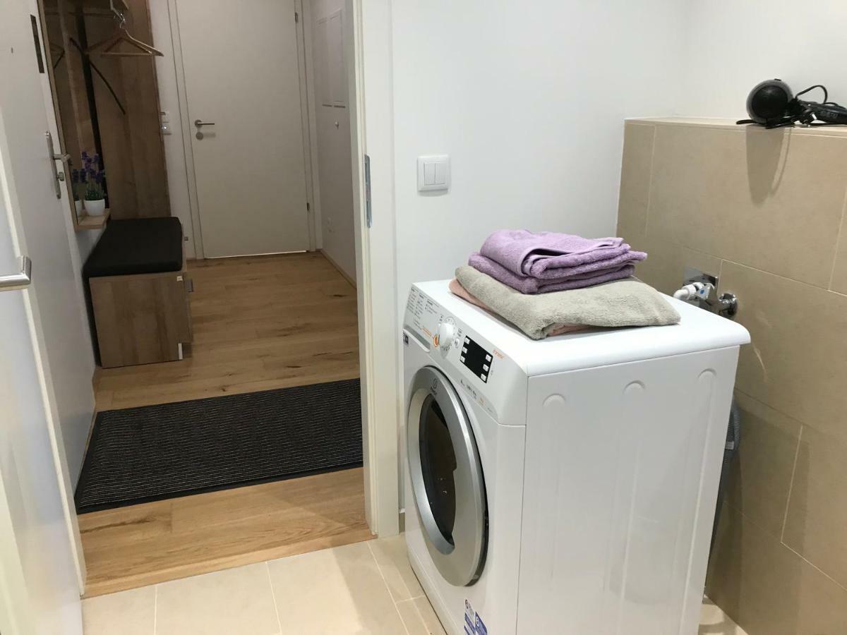 Апартаменты Spacious, Modern 1-Bdrm Apt Near Vic & Austria Ctr Вена Экстерьер фото