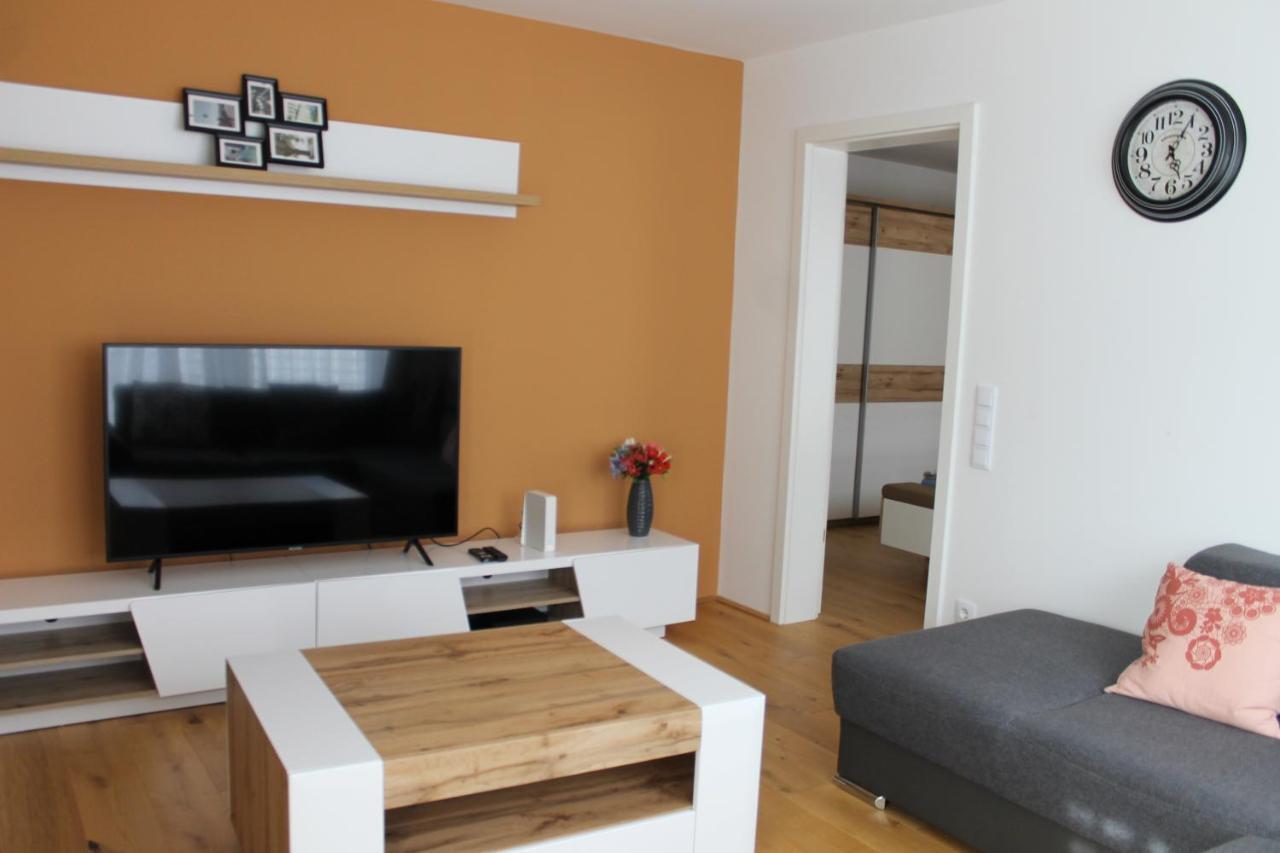 Апартаменты Spacious, Modern 1-Bdrm Apt Near Vic & Austria Ctr Вена Экстерьер фото